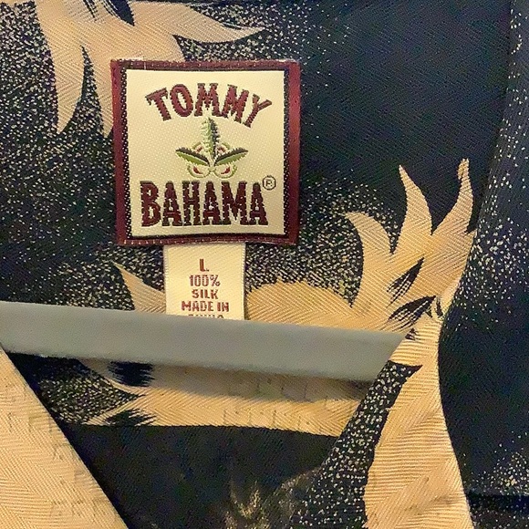 ⛵️Men’s Tommy Bahama 100% Silk Short Sleeve Shirt⛵️ - Picture 2 of 6